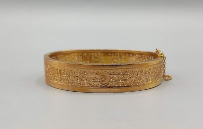Bracelet rigide en or 750°° orné de motifs...