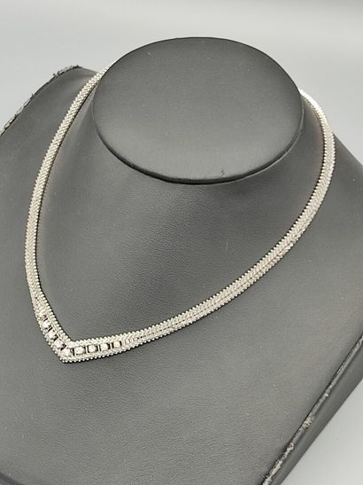 Collier ruban en or blanc 750°° à mailles...