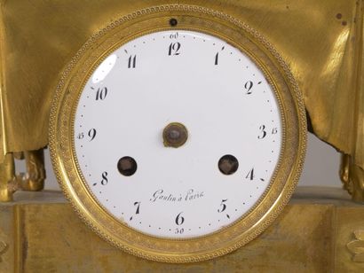 Curieuse pendule en bronze doré et ciselé...
