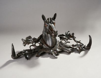 Forêt Noire.

Porte-manteaux à deux patères...