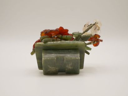 CHINE

Plante au naturel en pierres dures...