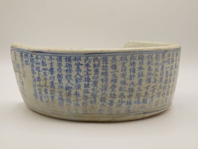 CHINE

Élément en porcelaine bleue et blanche...