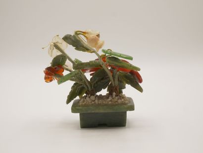 CHINE

Plante au naturel en pierres dures...