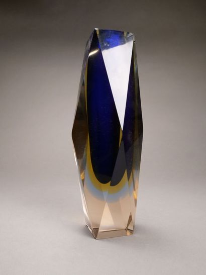 MURANO.

Vase à section losangique.

Intérieur...
