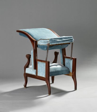 Curieux fauteuil de gynécologue en acajou...