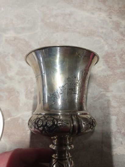Curieux hanap maçonnique couvert en argent.

La...