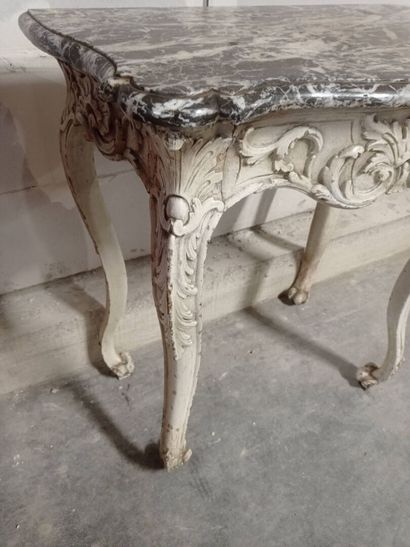 Console d'entre-deux en bois sculpté et relaqué...