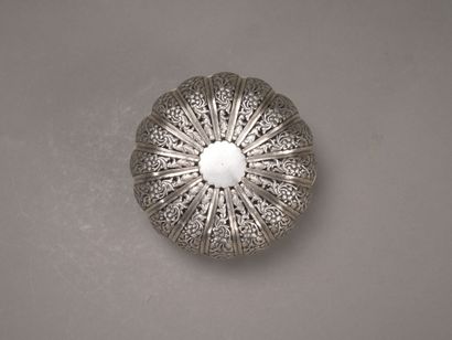 CHINE ?

Boîte couverte coloquinte en argent...