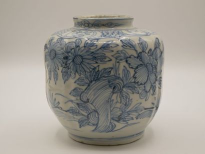 CHINE

Pot à gingembre en porcelaine bleue...