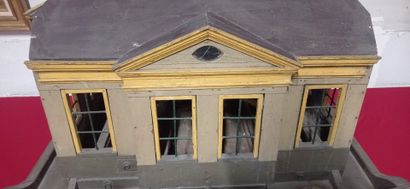 Importante cage à oiseaux figurant une maison...