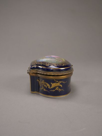 Château de Longpré.

Boîte à bijoux polylobée...