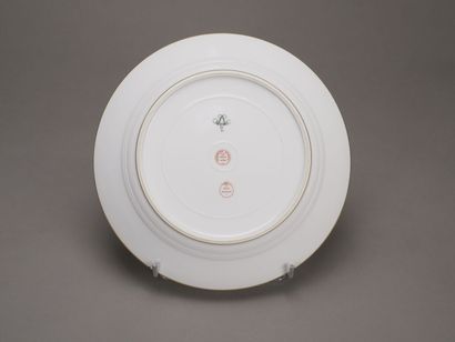 SEVRES, 1864.

Assiette en porcelaine polychrome...