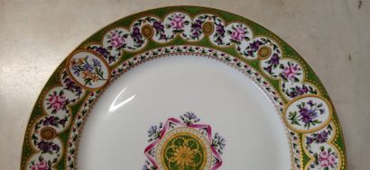 SEVRES, 1864.

Assiette en porcelaine polychrome...