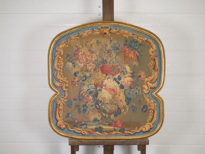 Tapisserie de forme polylobée à décor en...