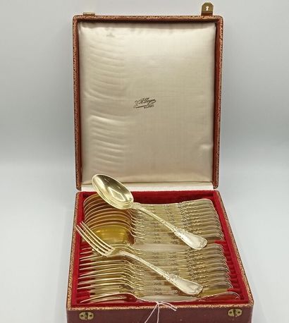 Belle ménagère en vermeil de 24 pièces.

Elle...