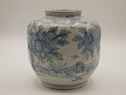 CHINE

Pot à gingembre en porcelaine bleue...