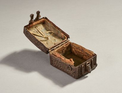 Coffret dit de messager en fer forgé patiné,...