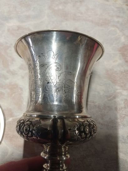 Curieux hanap maçonnique couvert en argent.

La...