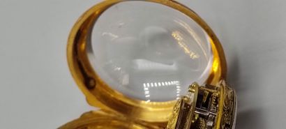 PARIS, 1761.

Montre oignon en or jaune d'époque...
