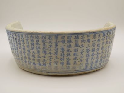 CHINE

Élément en porcelaine bleue et blanche...