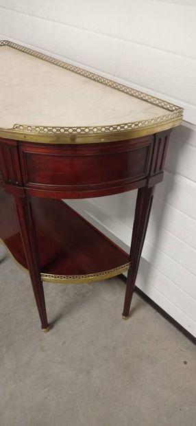 Console de forme demi-lune en acajou et placxage...