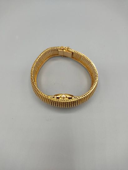 ARIEL, Swiss mvt

Montre de dame en or jaune...