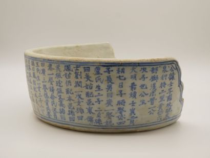 CHINE

Élément en porcelaine bleue et blanche...