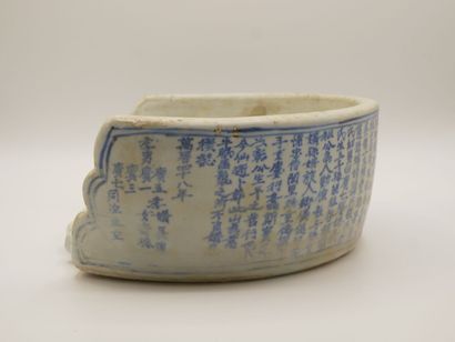 CHINE

Élément en porcelaine bleue et blanche...