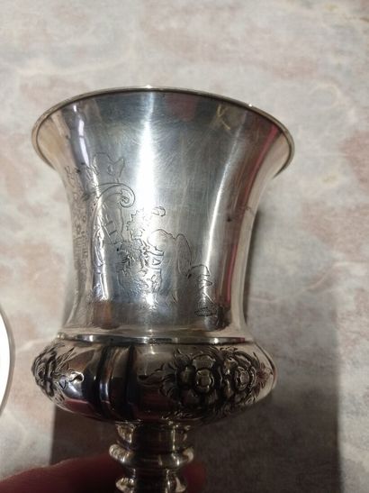 Curieux hanap maçonnique couvert en argent.

La...