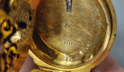 PARIS, 1761.

Montre oignon en or jaune d'époque...