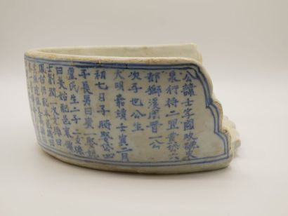 CHINE

Élément en porcelaine bleue et blanche...