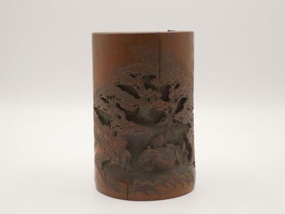 CHINE

Bitong en bambou, à décor sculpté...