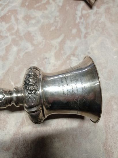 Curieux hanap maçonnique couvert en argent.

La...