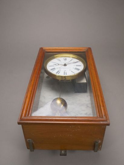 J. AURICOSTE - BRILLIE et FILS

Pendule d'applique...