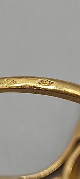 Ch. DUBRET

Bague Art Nouveau en or jaune...