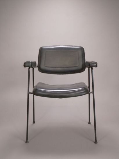 Pierre PAULIN (1927-2009)

Fauteuil à bras...