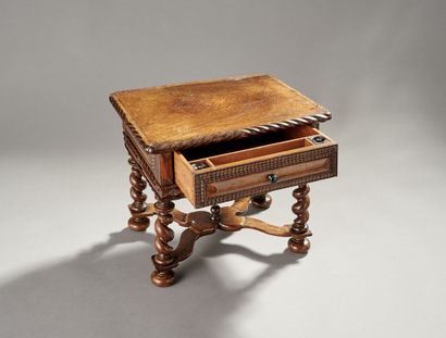 Petit bureau dit de maîtrise en palissandre...