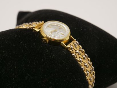 JAEGER LECOULTRE

Montre de dame en or jaune...