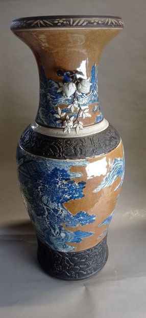 NANKIN

Paire d'importants vases balustres...