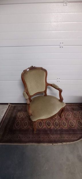 Fauteuil de style Louis XV en bois naturel.

Vers...