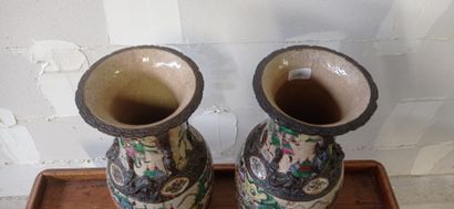 NANKIN.

Paire de vases balustre en céramique...