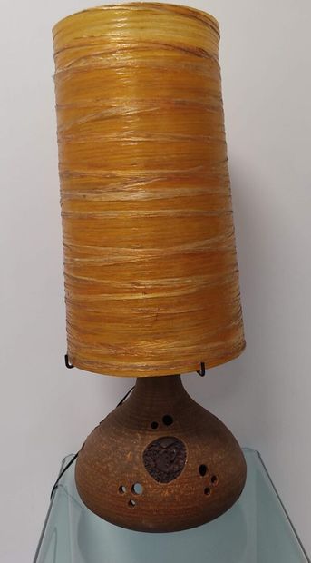 ACCOLAY.

Lampe en céramique brune à décor...