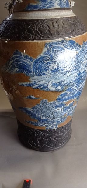 NANKIN

Paire d'importants vases balustres...