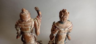CHINE

Paire de sujets en bois sculpté et...