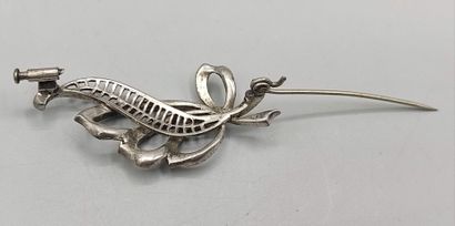 Broche en argent second titre formant un...