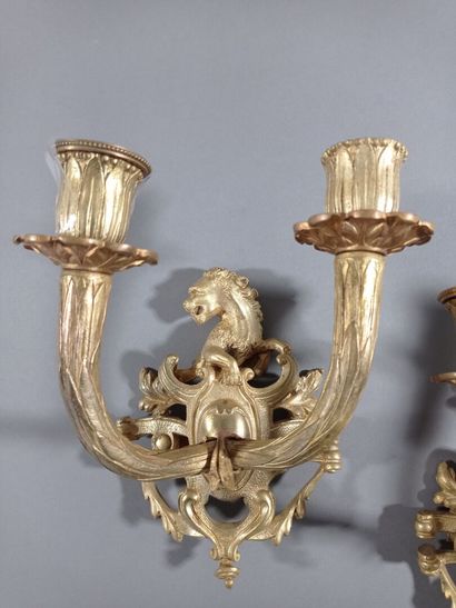 Paire d'appliques en bronze doré et ciselé...