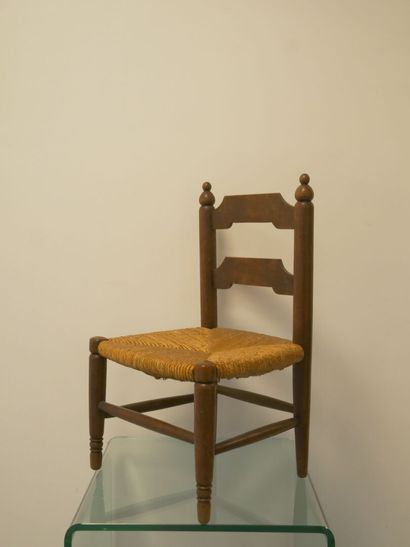 Chaise d'enfant bois tourné, assise en osier...