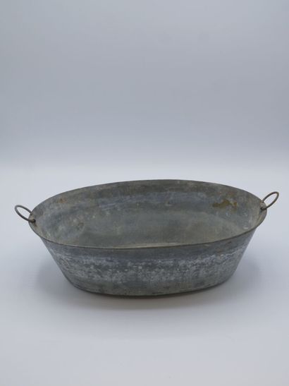 Intérieur de jardinière en zinc aux prises...
