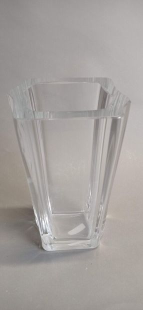 DAUM, France.

Deux vases en verre à section.

H:...