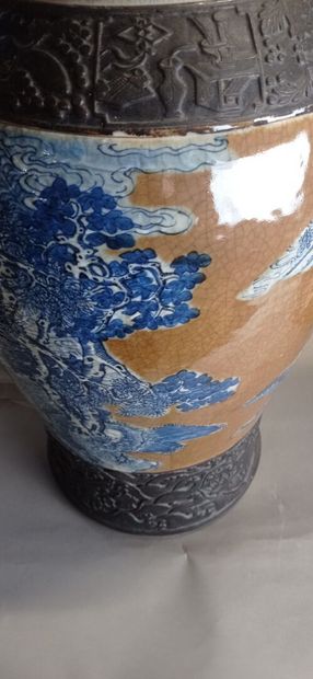 NANKIN

Paire d'importants vases balustres...